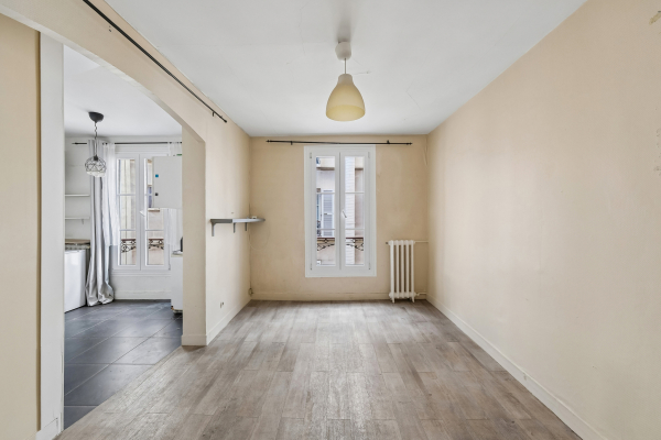 Luxury Apartment for sale in Paris 18ème, 230 000 €, Photo 2