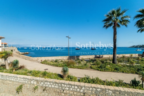 Maison de luxe à vendre à Antibes, 2 438 000 €, Photo 1