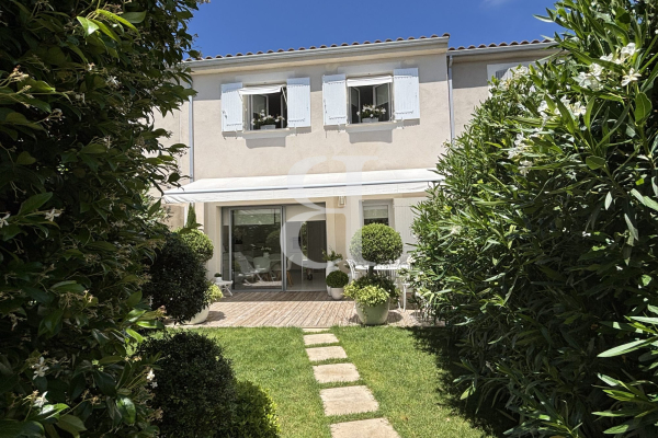 Maison de luxe à vendre à Lagnes, 479 000 €, Photo 1