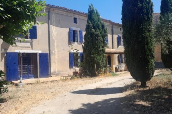 Luxury House for sale in Saint-Quentin-la-Poterie, 400 000 €, Photo 1