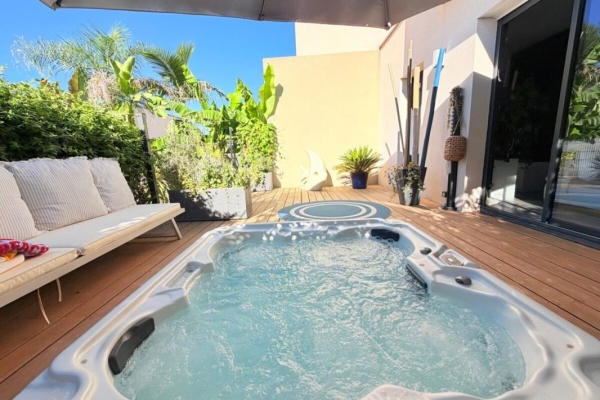 Luxury House for sale in Lattes, 620 000 €, Photo 1