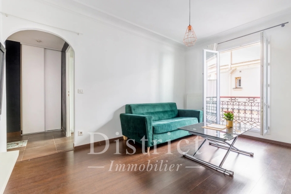 Luxury Apartment for sale in Paris 18ème, 479 000 €, Photo 2