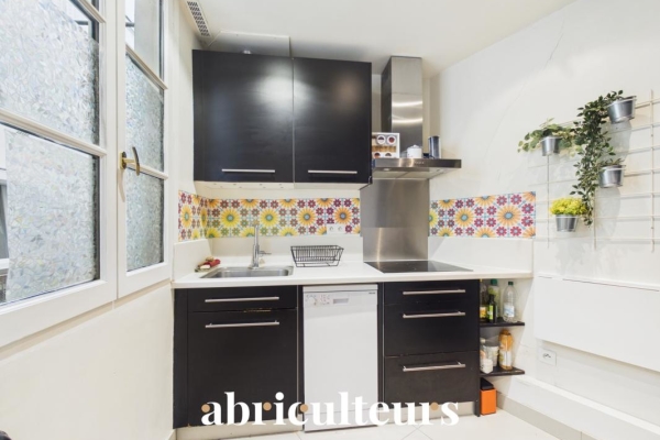 Luxury Apartment for sale in Paris 18ème, 735 000 €, Photo 5