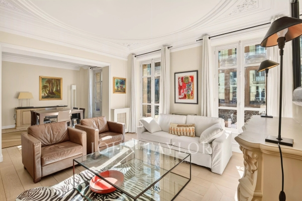 Luxury Apartment for sale in Paris 16ème, 935 000 €, Photo 2