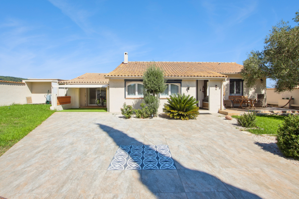 Maison de luxe à vendre à Le Muy, 850 000 €, Photo 2