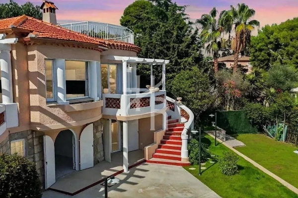 Maison de luxe à vendre à Antibes, 1 640 000 €, Photo 3