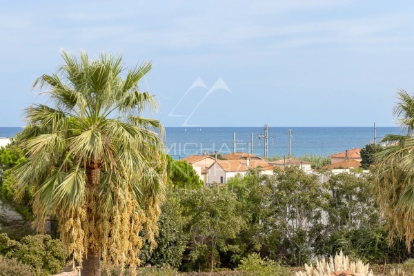 Luxury Apartment for sale in Antibes, 449 000 €, Photo 2
