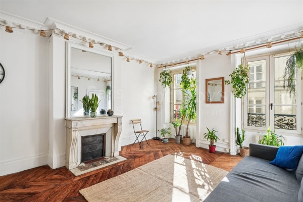 Luxury Apartment for sale in Paris 9ème, 799 000 €, Photo 2