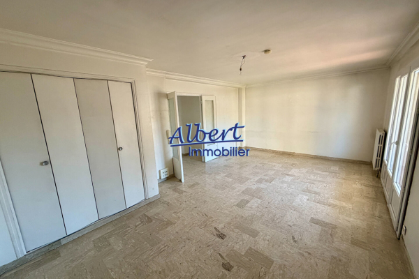 Appartement de luxe à vendre à Sanary-sur-Mer, 286 000 €, Photo 2