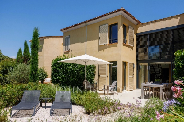 Maison de luxe à vendre à Saint-Paul-de-Vence, 748 000 €, Photo 1