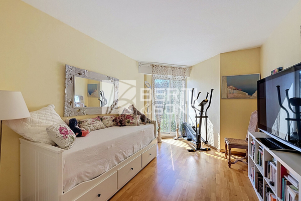 Luxury Apartment for sale in Mandelieu-la-Napoule, 585 000 €, Photo 5
