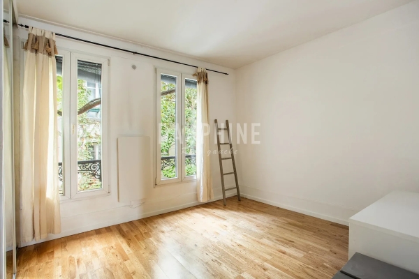 Luxury Apartment for sale in Paris 18ème, 420 000 €, Photo 1