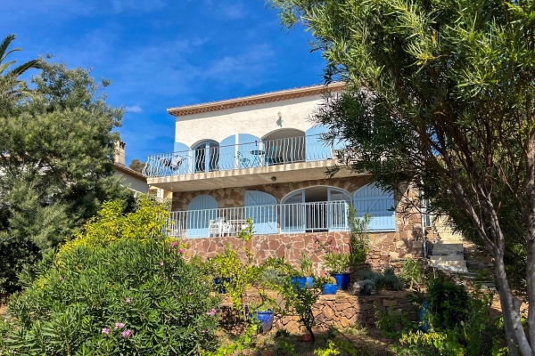 Maison de luxe à vendre à Saint-Raphaël, 895 000 €, Photo 2