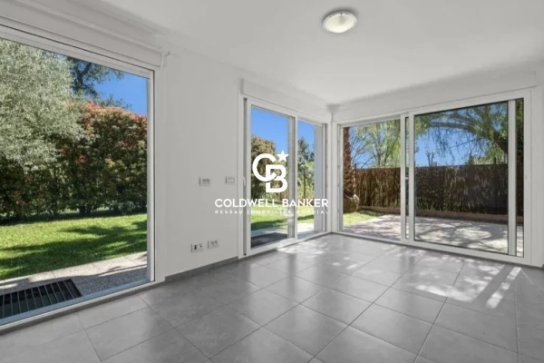 Maison de luxe à vendre à Antibes, 1 090 000 €, Photo 5