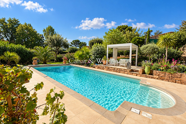 Maison de luxe à vendre à Saint-Raphaël, 980 000 €, Photo 2