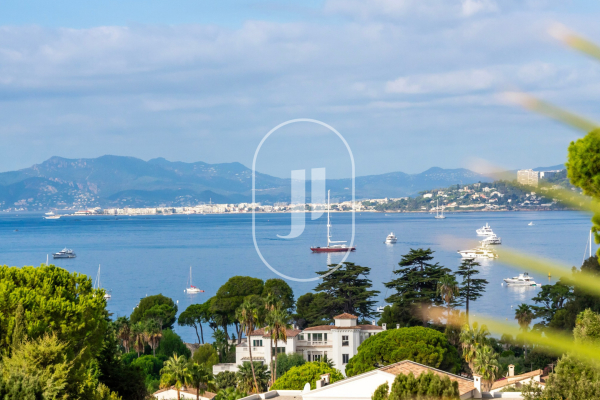 Luxury Apartment for sale in Antibes, 3 675 000 €, Photo 1