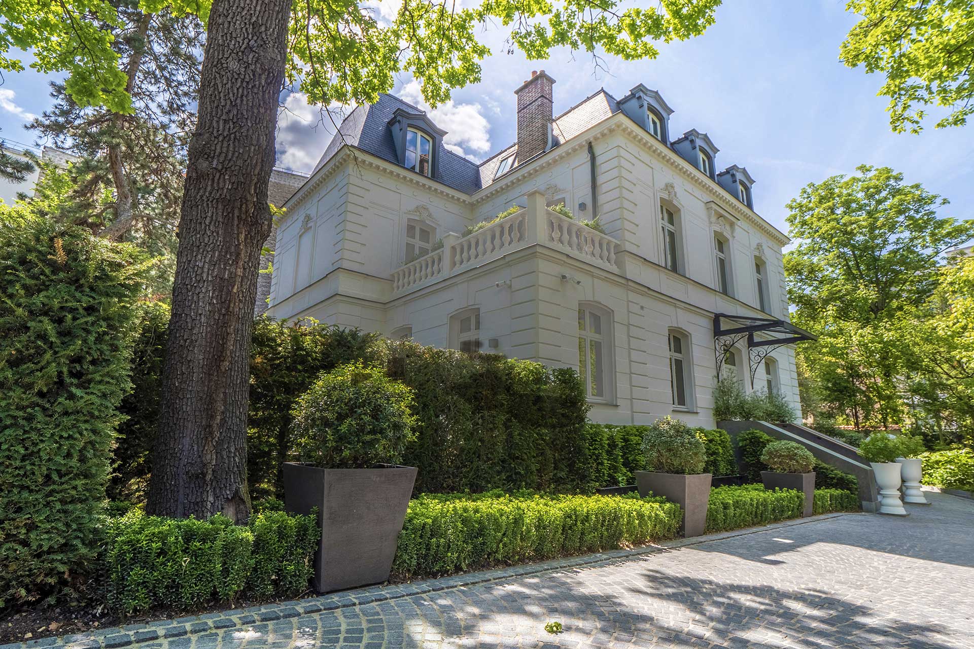 Immobilier prestige à Paris, en Provence, sur la Côte d'Azur et dans le