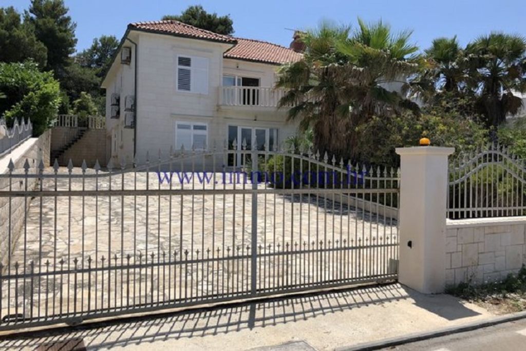 Maison de luxe à vendre à Supetar, 1 400 000 €, Photo 1