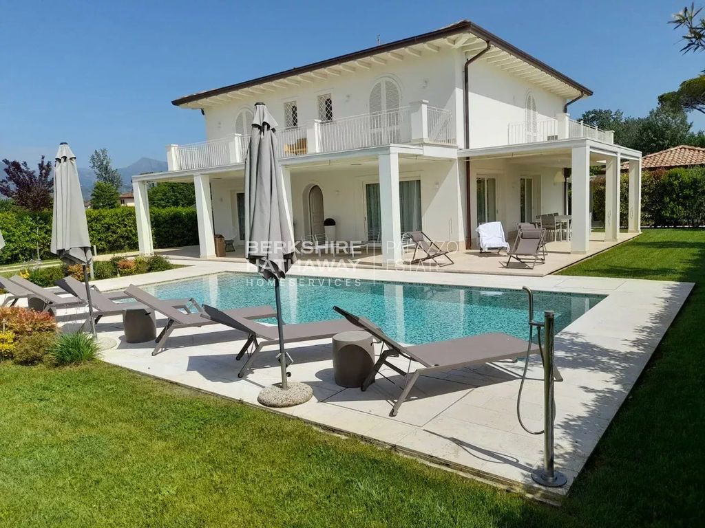 Luxury House for sale in Pietrasanta, 3 950 000 €, Photo 1