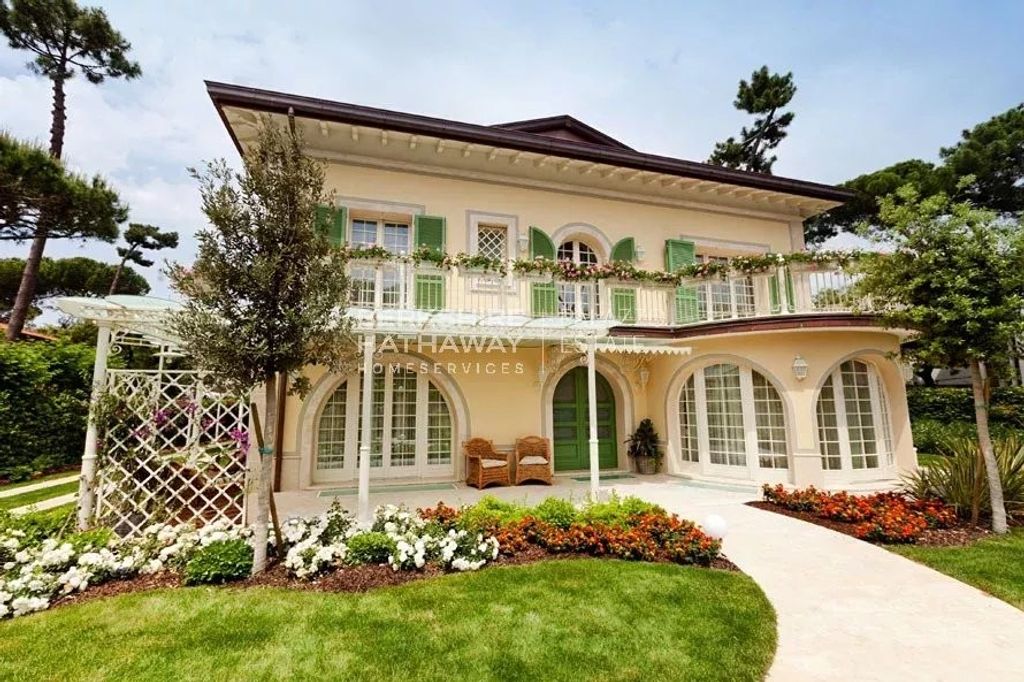 Luxury House for sale in Pietrasanta, 4 500 000 €, Photo 1