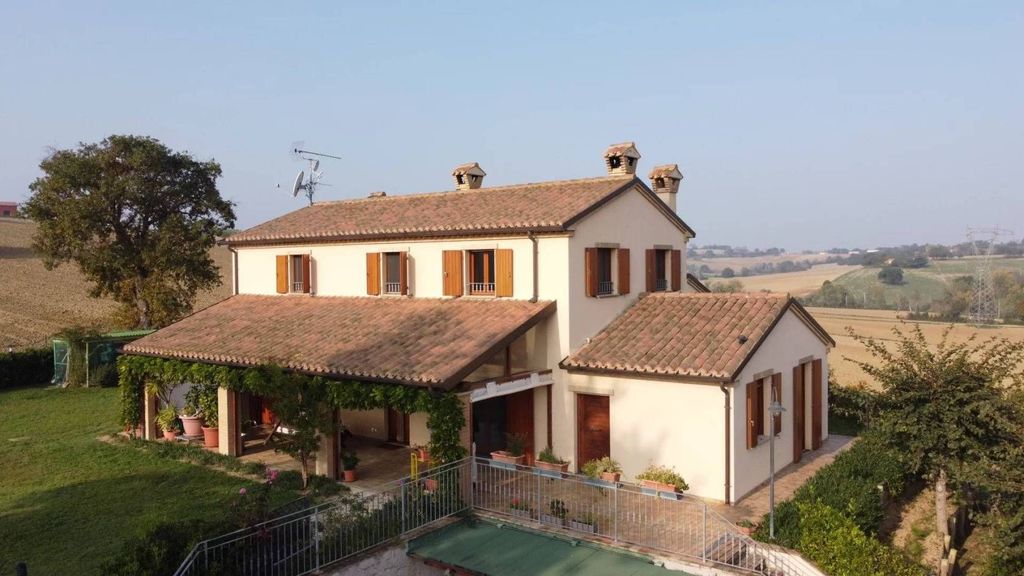 Maison de luxe à vendre à Fano, 650 000 €, Photo 1