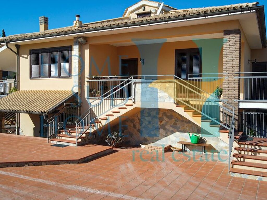 Maison de luxe à vendre à Noto, 750 000 €, Photo 1