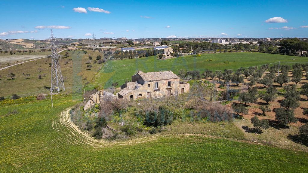 Luxury House for sale in Caltagirone, 320 000 €, Photo 1