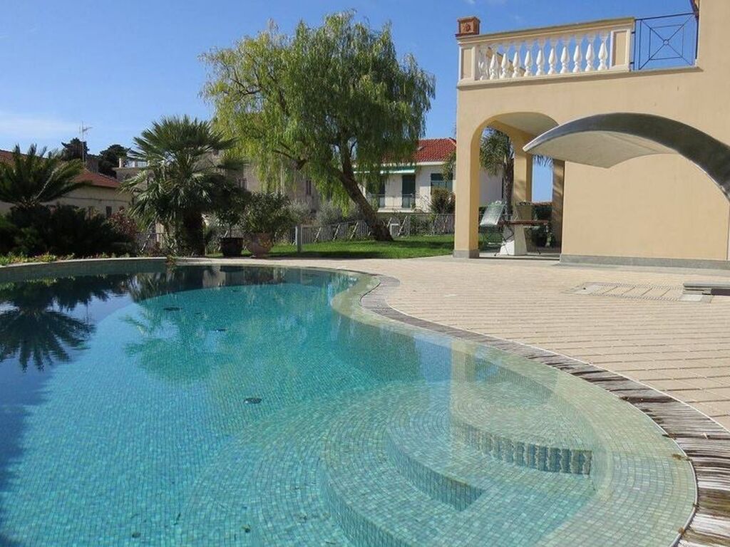 Luxury House for sale in Bordighera, 4 700 000 €, Photo 1