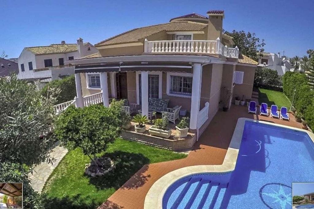 Luxury House for sale in Torrevieja, 950 000 €, Photo 1