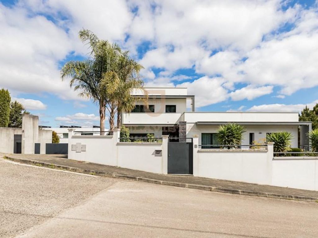 Maison de luxe à vendre à Leiria, 750 000 €, Photo 1