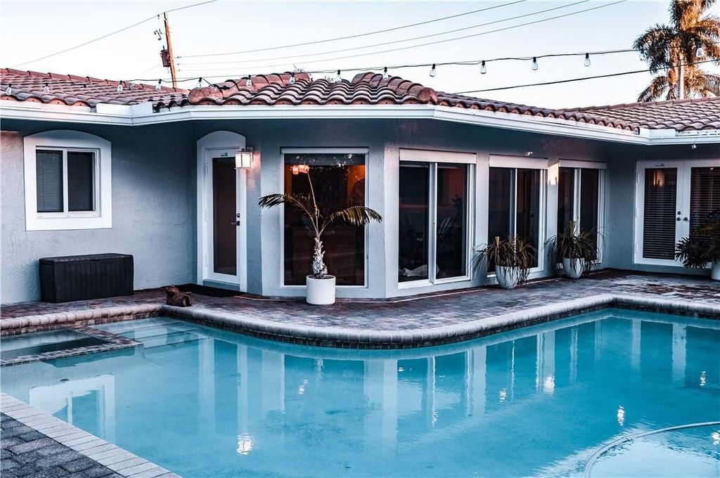 Luxury House for sale in Lighthouse Point, 881 930 €, Photo 1