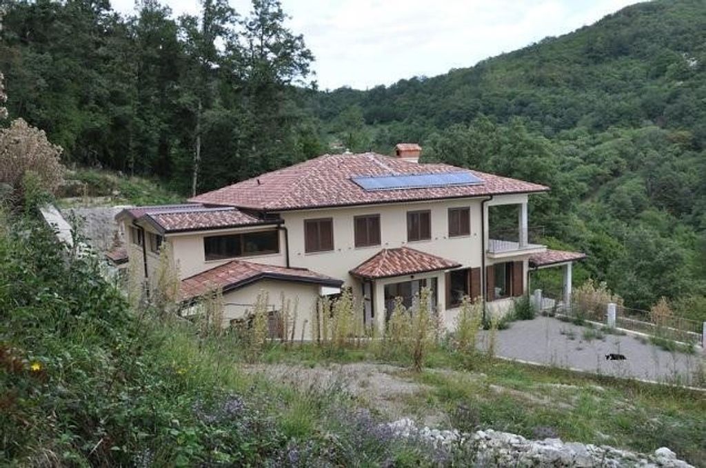 Maison de luxe à vendre à Vrbani, 990 000 €, Photo 1