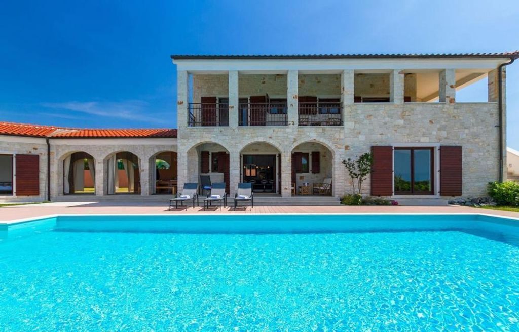 Maison de luxe à vendre à Porec, 0 €, Photo 1