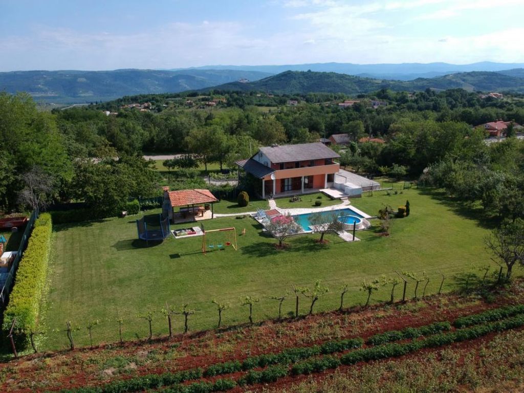 Maison de luxe à vendre à Karojba, 550 000 €, Photo 1
