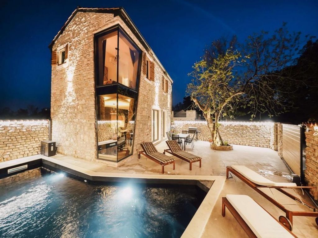Luxury House for sale in Privlaka, 615 000 €, Photo 1