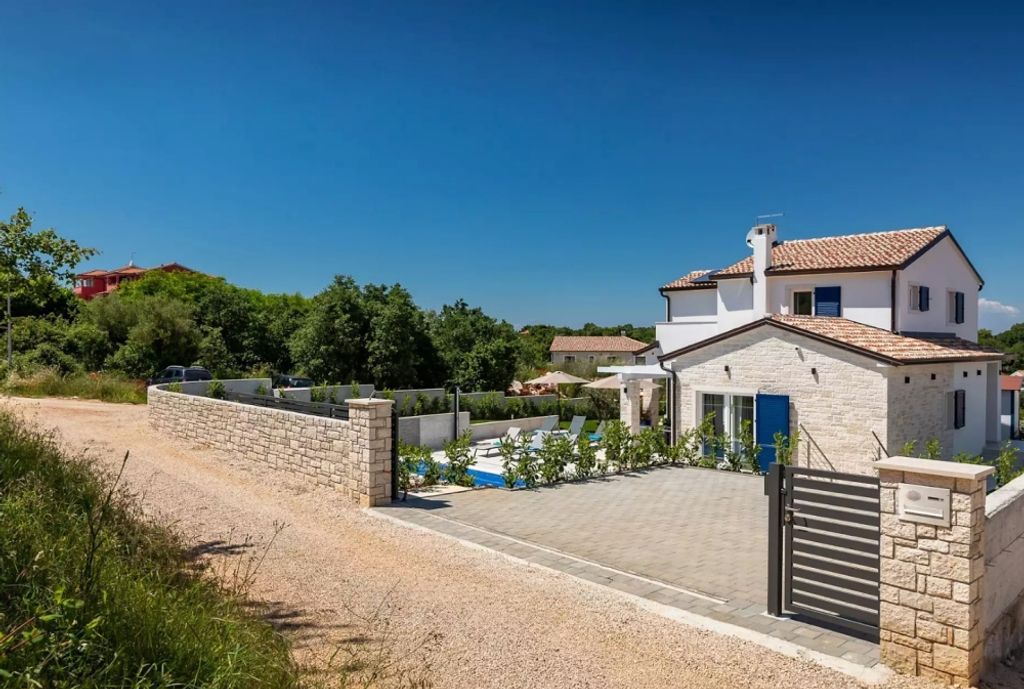 Maison de luxe à vendre à Porec, 739 000 €, Photo 1