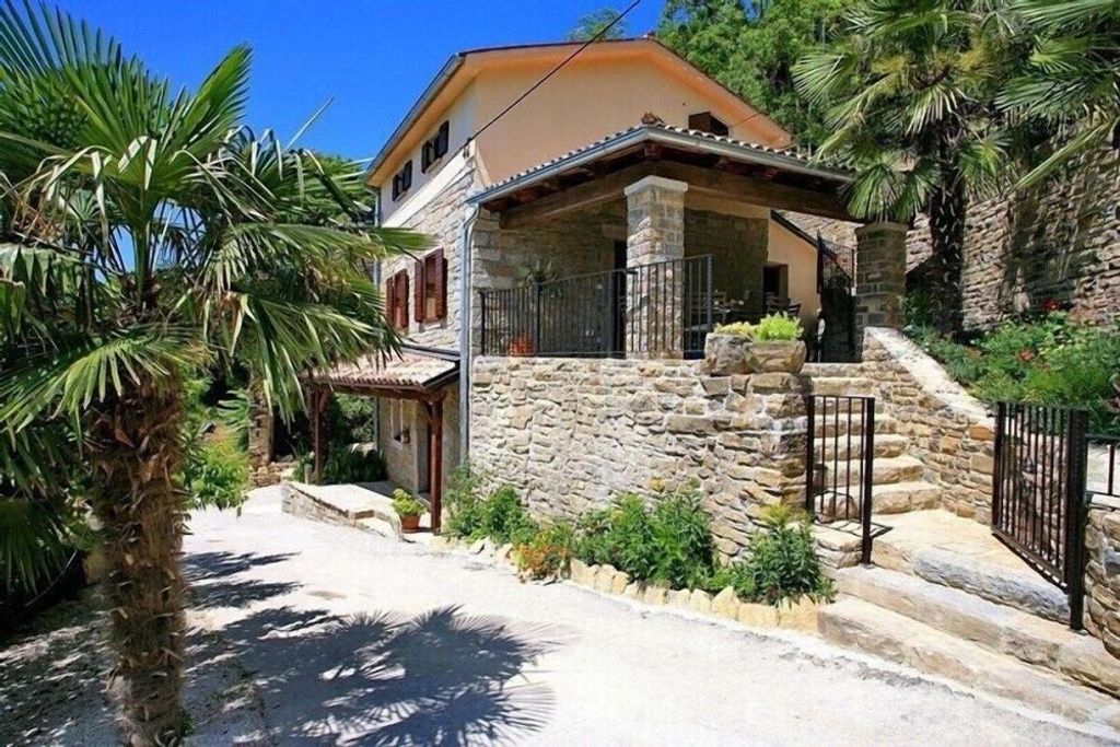 Maison de luxe à vendre à Oprtalj, 520 000 €, Photo 1