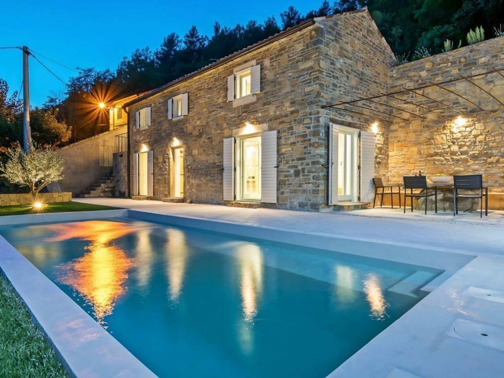 Maison de luxe à vendre à Oprtalj, 630 000 €, Photo 1
