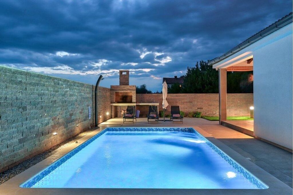 Luxury House for sale in Šikici, 570 000 €, Photo 2