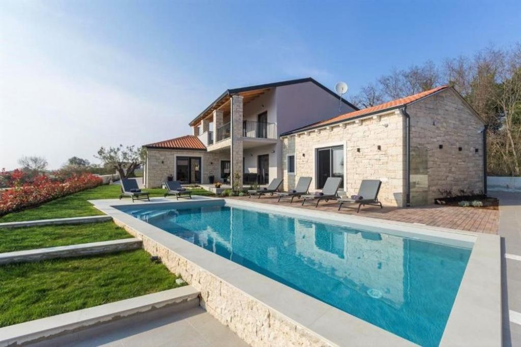 Maison de luxe à vendre à Porec, 0 €, Photo 2