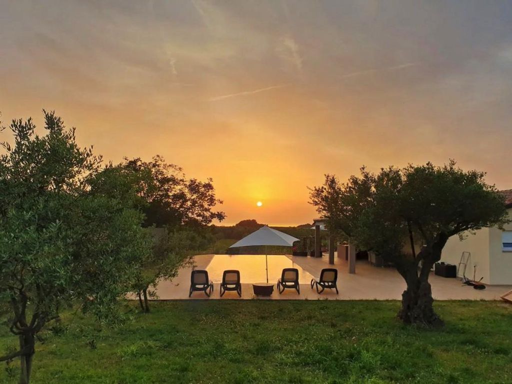 Maison de luxe à vendre à Novigrad, 1 100 000 €, Photo 1