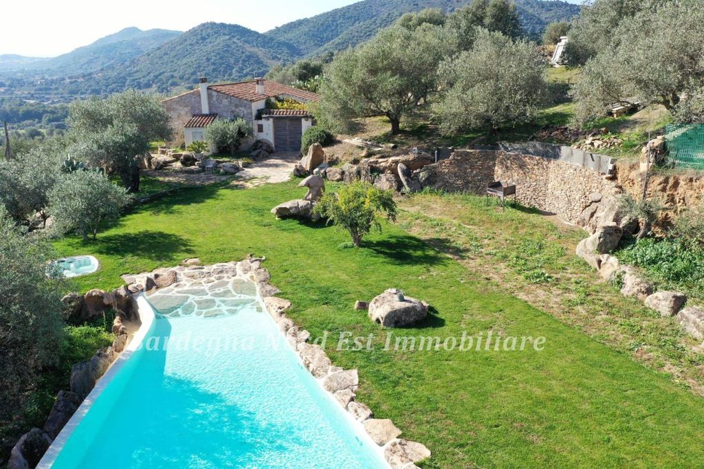 Maison de luxe à vendre à Loiri Porto San Paolo, 1 500 000 €, Photo 1