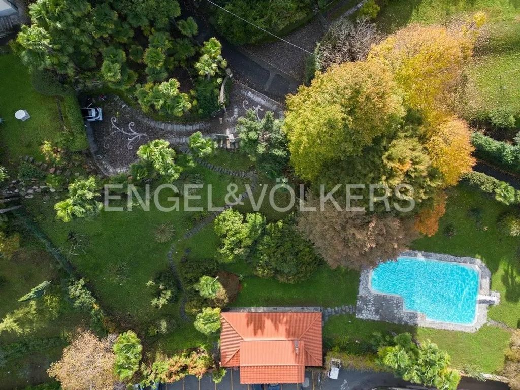 Luxury House for sale in Castelveccana, 1 490 000 €, Photo 1