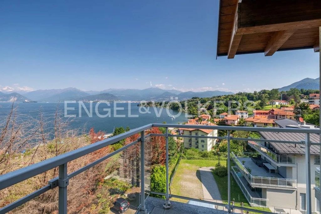 Luxury Apartment for sale in Leggiuno, 495 000 €, Photo 1