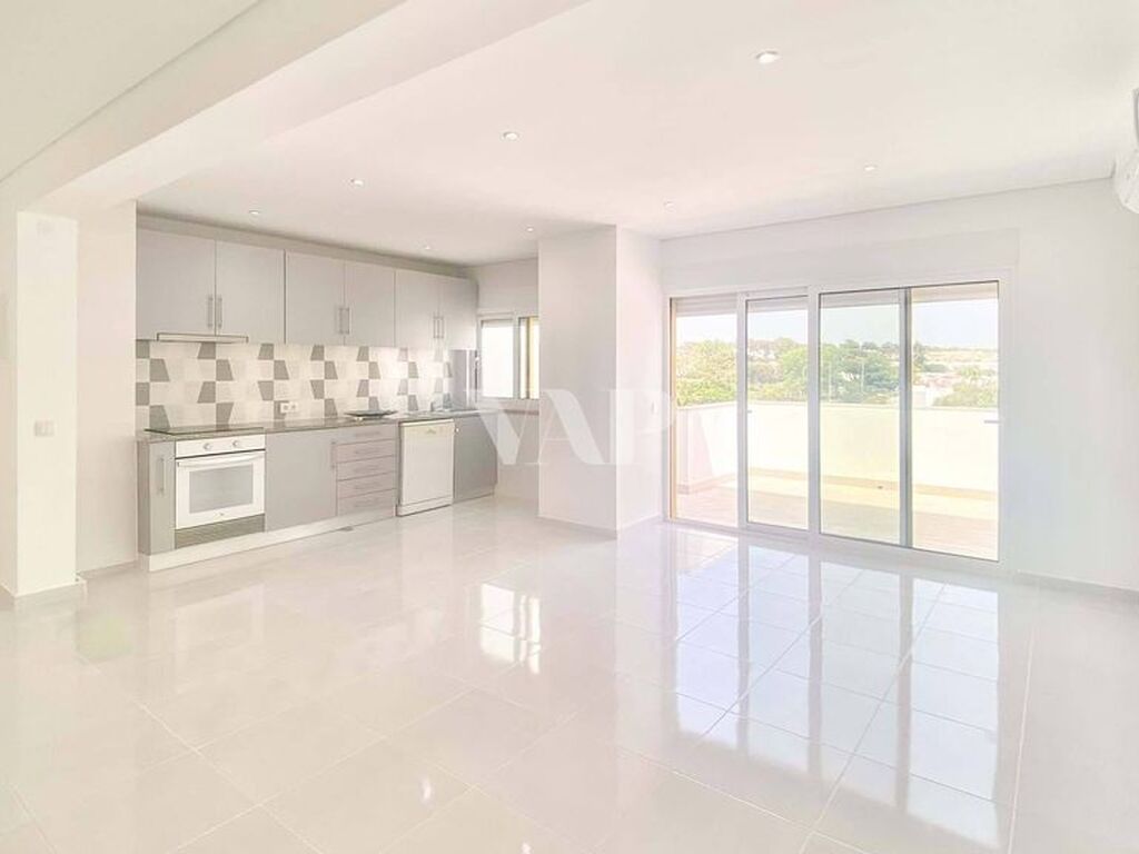 Luxury Apartment for sale in Quarteira, 459 000 €, Photo 1