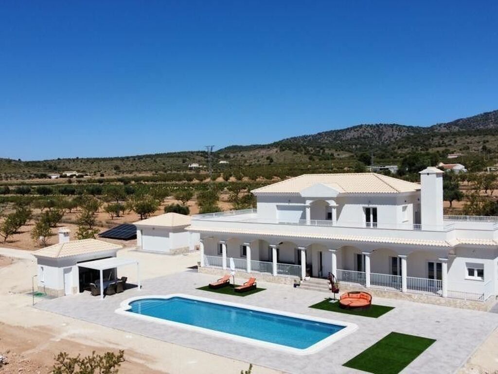 Luxury House for sale in Pinoso, 611 000 €, Photo 1