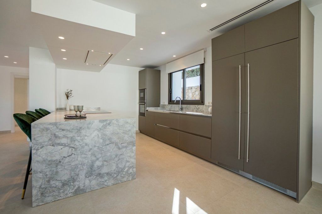 Luxury House for sale in Marbella, 2 695 000 €, Photo 3