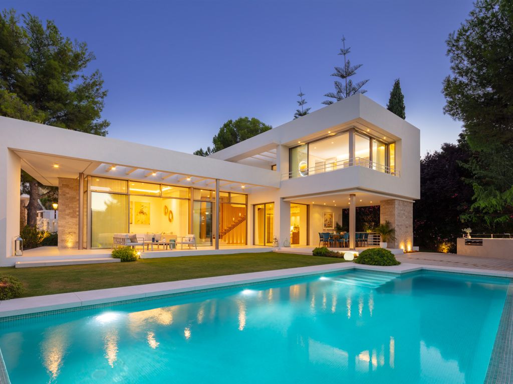 Luxury House for sale in Marbella, 2 250 000 €, Photo 1