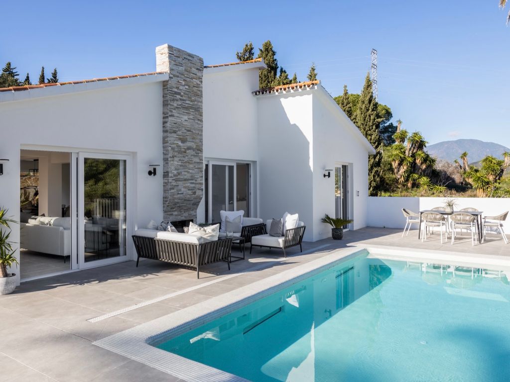 Luxury House for sale in Marbella, 990 000 €, Photo 1