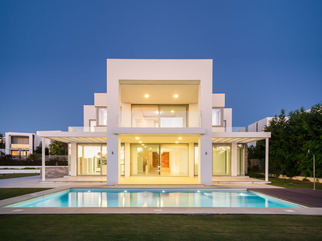 Luxury House for sale in Marbella, 2 650 000 €, Photo 1